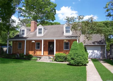 11 Wilson Ave, East Moriches, NY 11940