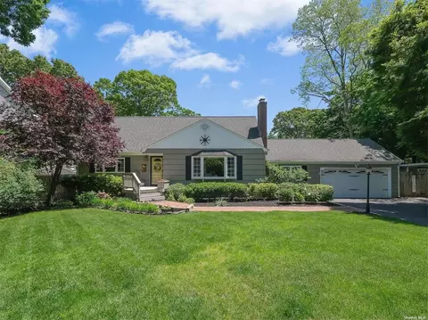 10 Maple Ln, Miller Place, NY 11764