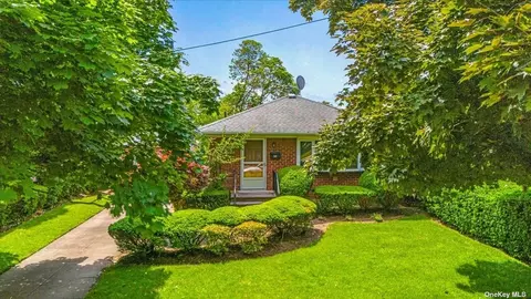 83 Wellington Rd, West Hempstead, NY 11552