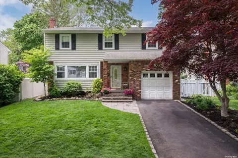 11 Earl Rd, Melville, NY 11747