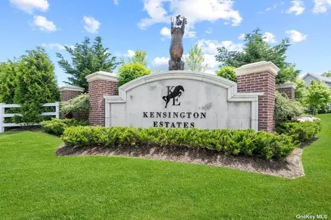 234 Coach Dr #234, Woodbury, NY 11797
