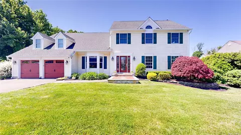 79 Grasslands Cir, Mount Sinai, NY 11766