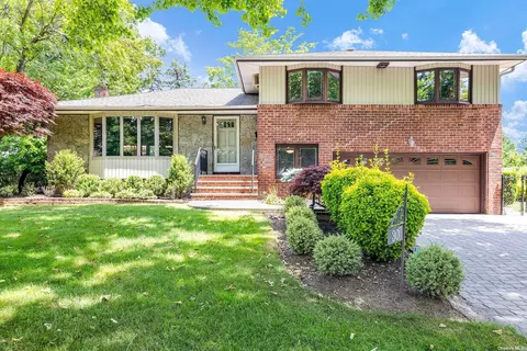 30 Clafford Ln, Melville, NY 11747