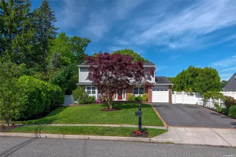 63 Knight Ln, Kings Park, NY 11754