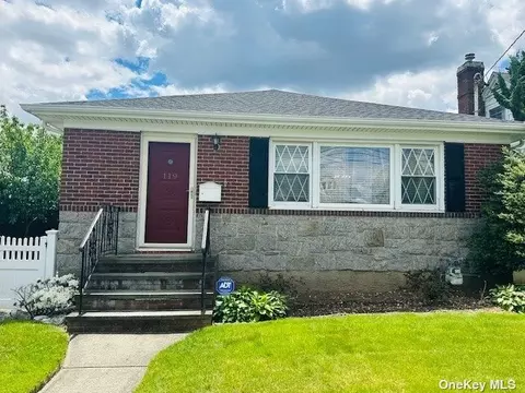 119 Dow Ave, Mineola, NY 11501