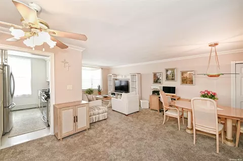 60 Hempstead Ave #2L, Lynbrook, NY 11563