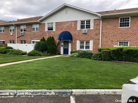 460 Old Town Rd #7D, Port Jefferson Station, NY 11776