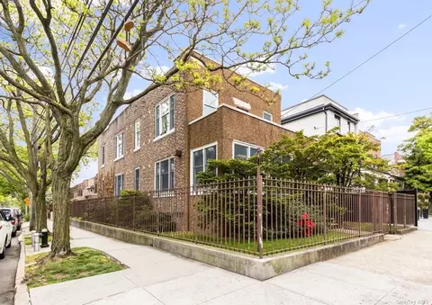 43-20 21st Ave, Astoria, NY 11105