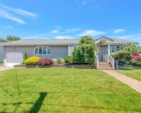 65 Amsterdam Ave, West Babylon, NY 11704
