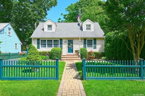 18 Harley Ave, East Northport, NY 11731