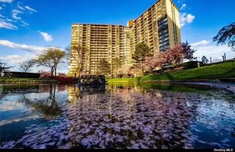 2 Bay Club Dr #8P, Bayside, NY 11360