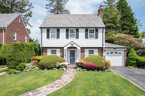 254 W Seaman Ave, Freeport, NY 11520