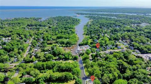 10 Crosby St, Center Moriches, NY 11934