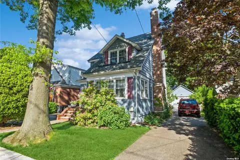 71 Iris Ave, Floral Park, NY 11001