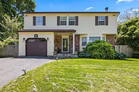 46 2nd St, Ronkonkoma, NY 11779