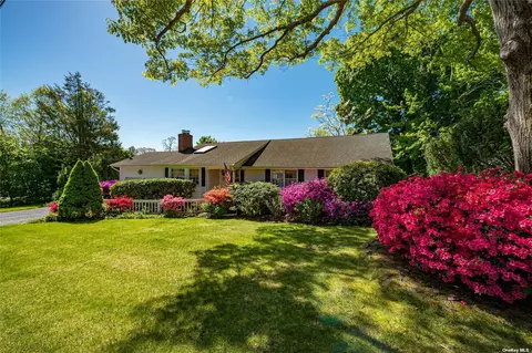 31 Maryland St, Dix Hills, NY 11746