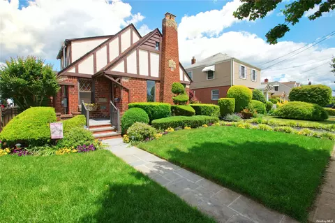 140 Fairfield Ave, Mineola, NY 11501
