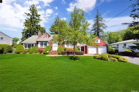 79 Chestnut St, Massapequa, NY 11758