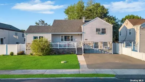 46 Noble St, North Babylon, NY 11703