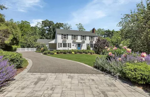 7 Brewster Hill Rd, East Setauket, NY 11733
