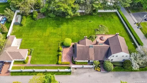 41 Ocean Ave, Bayport, NY 11705