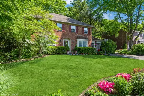 114 Twin Oaks Dr, Kings Park, NY 11754