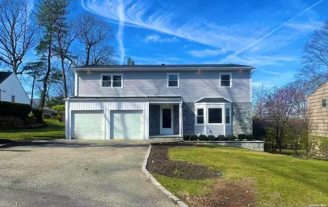 7 Dogwood Ln, Glen Head, NY 11545
