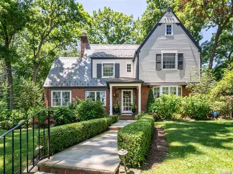 117 Revere Rd, Manhasset, NY 11030