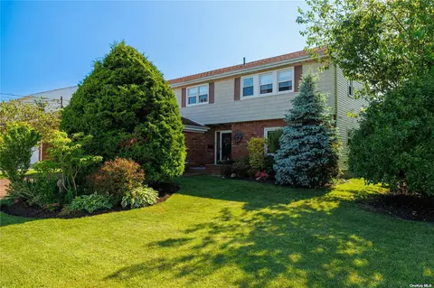 668 S Long Beach Ave, Freeport, NY 11520