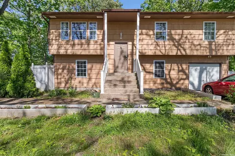 51 Howe Rd, Coram, NY 11727