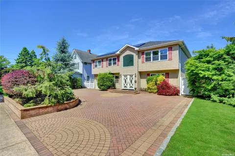 2916 Terrell Ave, Oceanside, NY 11572