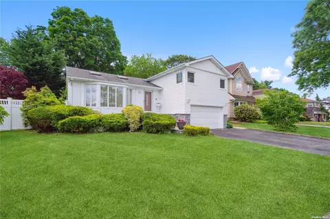120 Greenwood Dr, Massapequa, NY 11758