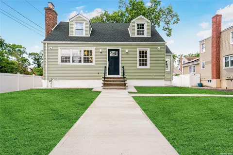 208 E Chester St, Valley Stream, NY 11580
