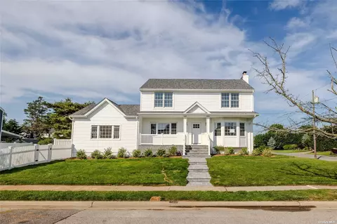 1 Bonnie Ct, Merrick, NY 11566