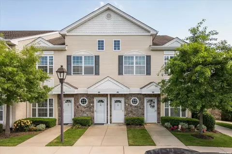 449 Winter Pl #449, East Meadow, NY 11554