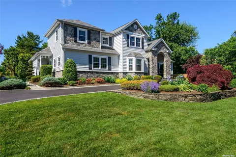 8 Parkview Dr, Muttontown, NY 11753