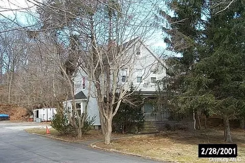 253 Woodbury Rd, Woodbury, NY 11797