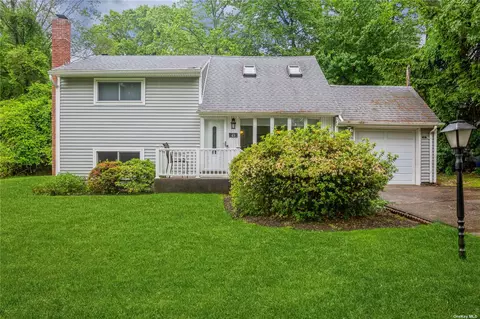 49 Hawthorne Rd, Kings Park, NY 11754