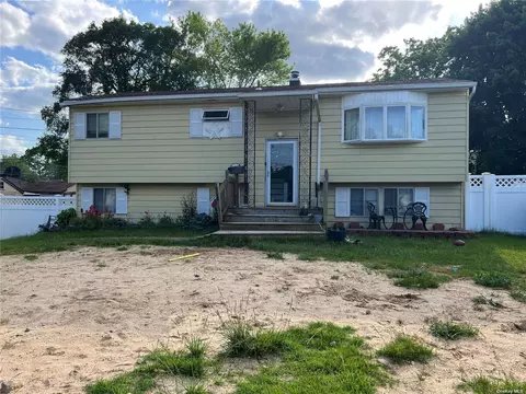 2908 New London Ave, Medford, NY 11763