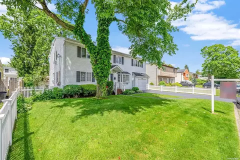 310 W 12th St, Deer Park, NY 11729