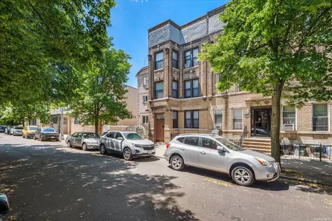 71-20 67th Pl, Glendale, NY 11385