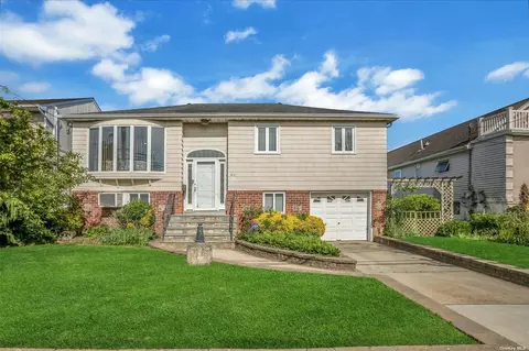 80 Washington Ave, Island Park, NY 11558