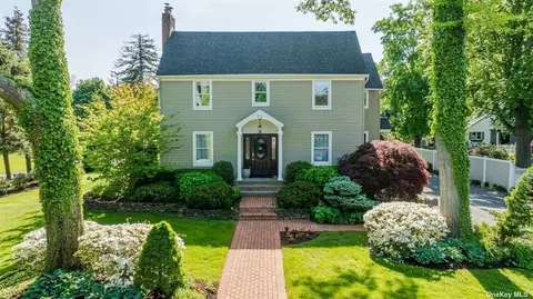 60 S Carll Ave, Babylon, NY 11702