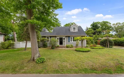 20 Yates St, West Babylon, NY 11704