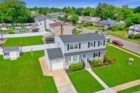 450 Hilda St, East Meadow, NY 11554
