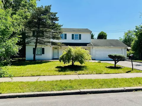 590 Jefferson St, Westbury, NY 11590