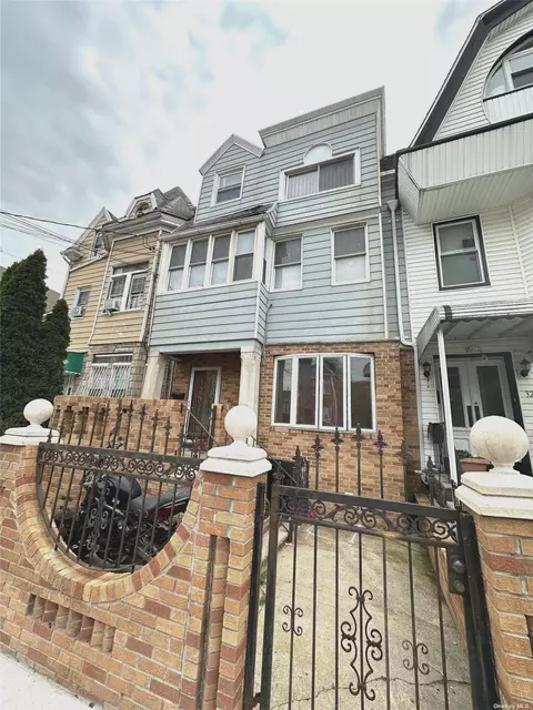 34 Hubbard Pl, Brooklyn, NY 11210
