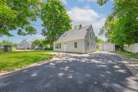 2 Janice Ln, Central Islip, NY 11722