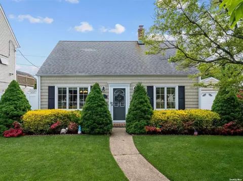 124 Ranch Ln, Levittown, NY 11756