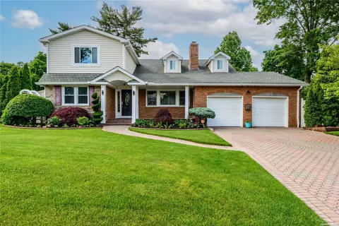 482 Warren St, Westbury, NY 11590
